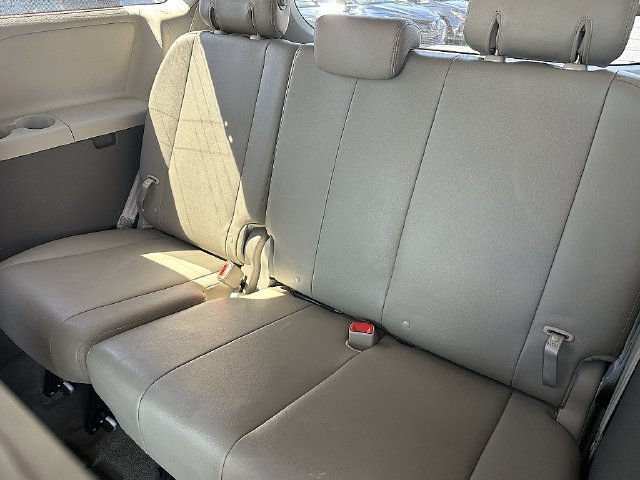 Used 2015 Toyota Sienna XLE Premium FWD image 15