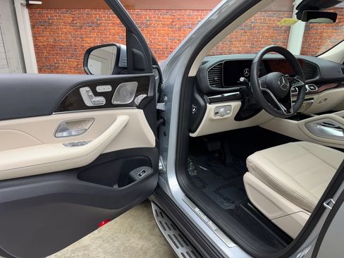 Used 2026 Mercedes-Benz GLS 450 4MATIC image 10