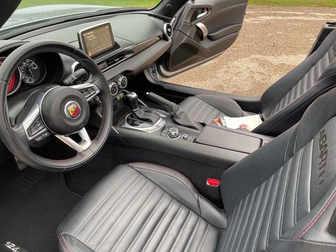 Used 2018 FIAT 124 Spider Abarth w/ Convenience Group image 7