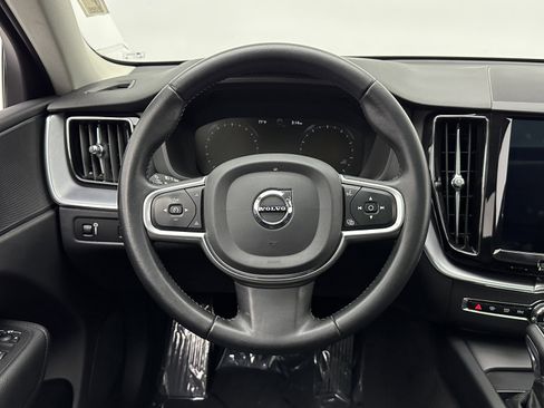 Used 2020 Volvo XC60 T5 Momentum image 23