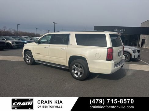 Used 2015 Chevrolet Suburban LTZ image 2