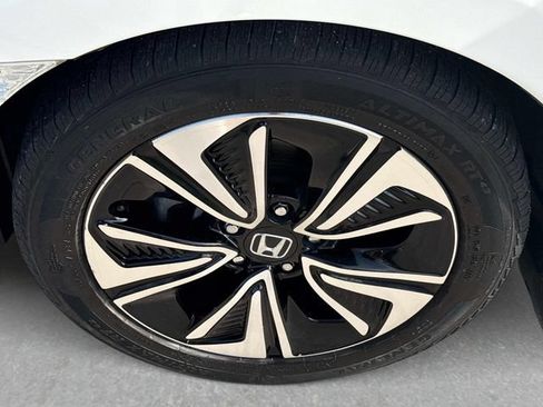 Used 2018 Honda Civic EX-L image 10