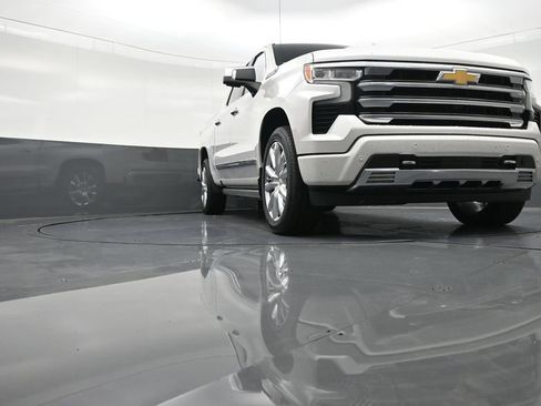 Used 2023 Chevrolet Silverado 1500 High Country w/ High Country Premium Package image 29