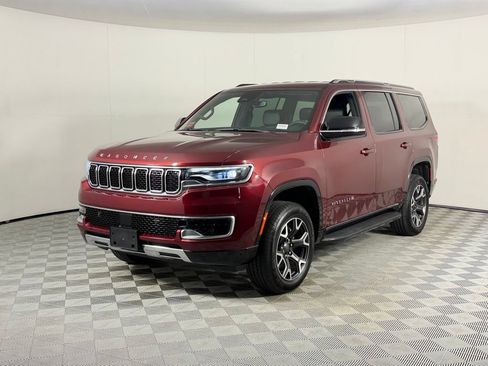 Used 2023 Jeep Wagoneer Series III w/ Preferred Equipment Group AWD/4WD image 3