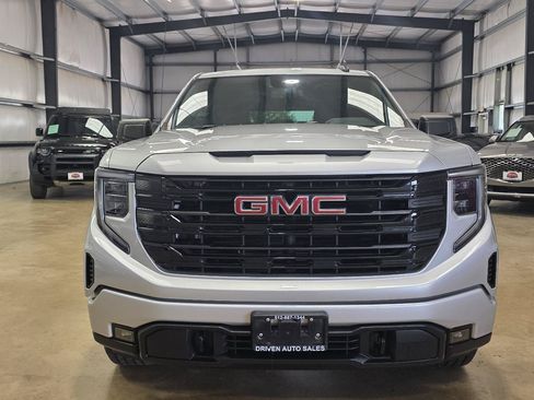 Used 2022 GMC Sierra 1500 Elevation RWD image 2