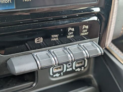 Used 2024 RAM 3500 Limited AWD/4WD image 27