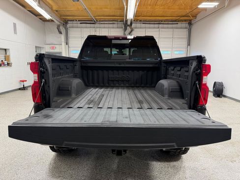 Used 2019 Chevrolet Silverado 1500 High Country w/ Technology Package AWD/4WD image 10