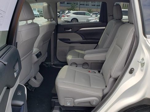 Used 2017 Toyota Highlander XLE AWD/4WD image 34