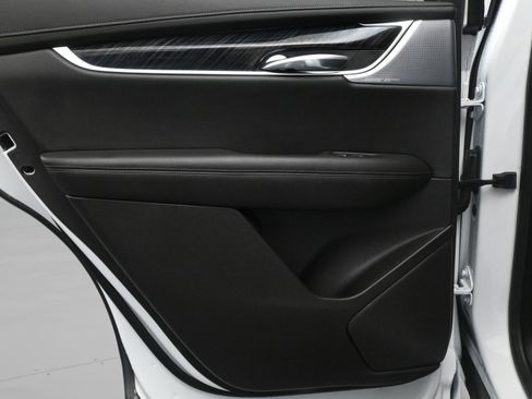 Used 2023 Cadillac XT6 Premium Luxury w/ Technology Package FWD image 15