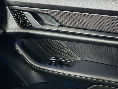 Used 2020 Porsche Taycan 4S image 16