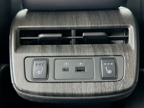 Used 2023 Nissan Ariya FWD image 27