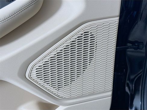 New 2025 Jeep Grand Cherokee Limited w/ Luxury Tech Group II image 19