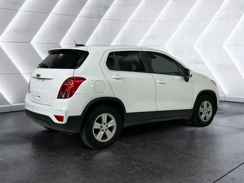 Used 2021 Chevrolet Trax LS w/ Tint and Cruise Package FWD image 4
