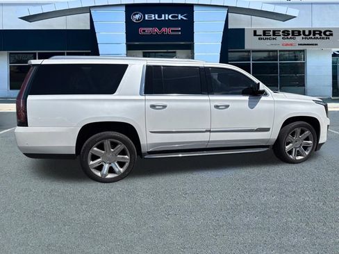 Used 2017 Cadillac Escalade ESV Luxury image 8