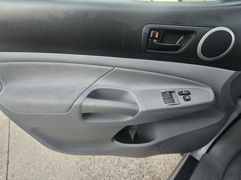 Used 2010 Toyota Tacoma PreRunner image 30