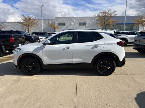 Used 2024 Buick Encore GX Sport Touring image 8