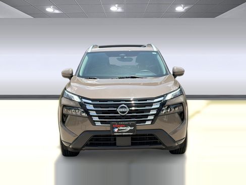 Used 2024 Nissan Rogue SV w/ SV Premium Package FWD image 6
