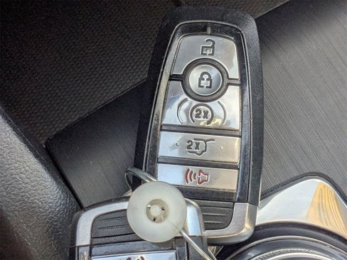 Used 2020 Ford Escape SEL image 34