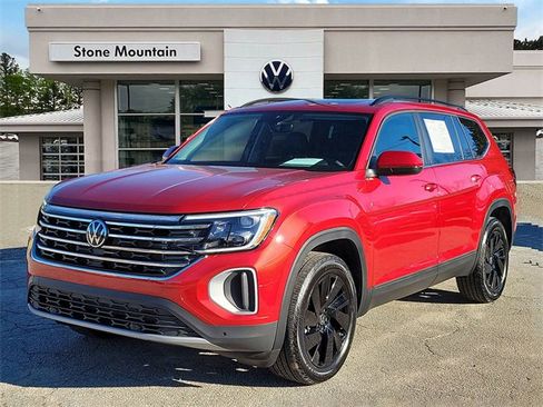 Certified 2025 Volkswagen Atlas SE image 1