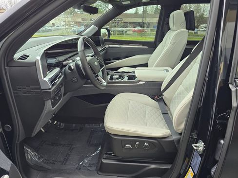 Used 2025 Cadillac Escalade V AWD/4WD image 23