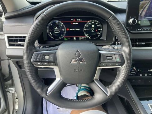 Used 2023 Mitsubishi Outlander SE AWD/4WD image 25