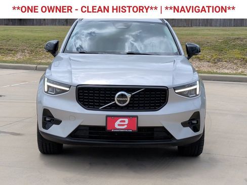 Used 2025 Volvo XC40 B5 Plus AWD/4WD image 2