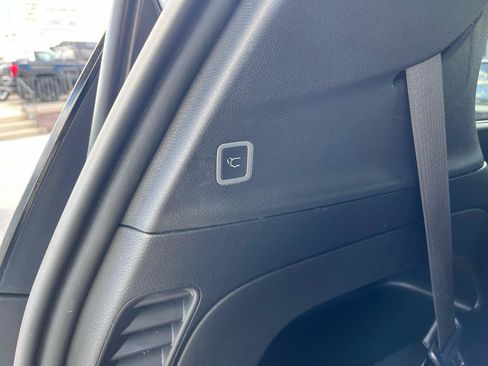 Used 2018 Chrysler Pacifica Touring-L Plus FWD image 13