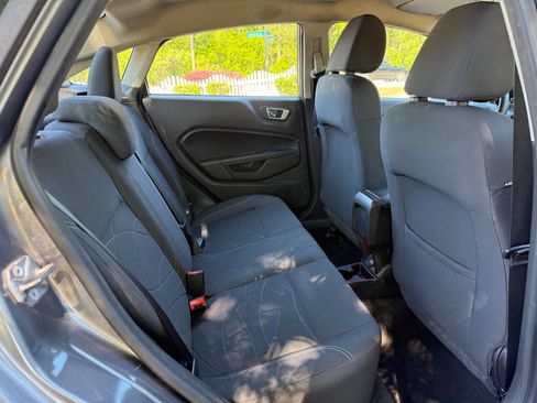 Used 2014 Ford Fiesta SE image 17