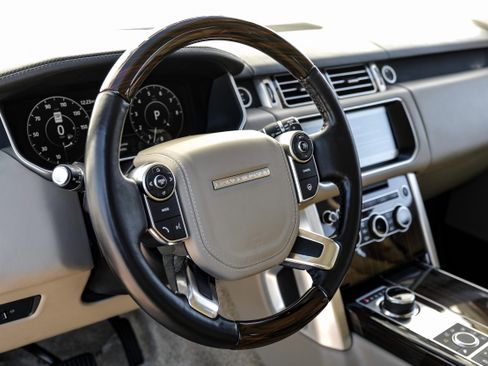 Used 2017 Land Rover Range Rover HSE image 15