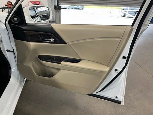 Used 2016 Honda Accord EX-L image 12