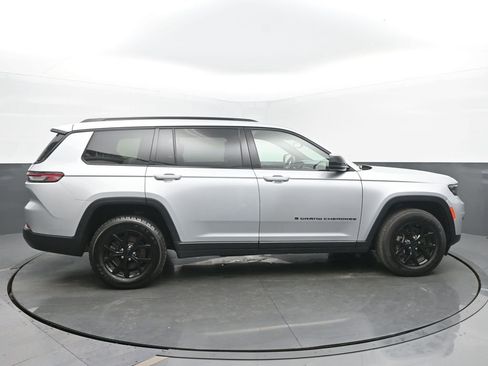 Used 2024 Jeep Grand Cherokee L Laredo AWD/4WD image 6