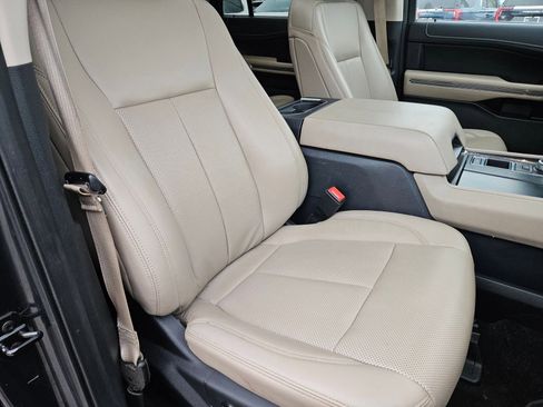 Used 2023 Ford Expedition XLT image 33