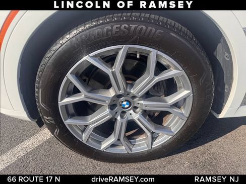 Used 2024 BMW X7 xDrive40i w/ Parking Assistance Package AWD/4WD image 25