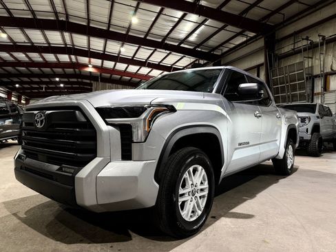 Used 2024 Toyota Tundra SR5 w/ SR5 Premium Package AWD/4WD image 9