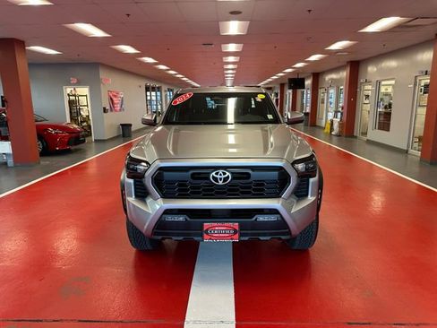 Certified 2024 Toyota Tacoma TRD Off-Road AWD/4WD image 8
