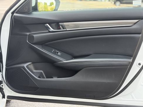 Used 2018 Honda Accord Sport image 12