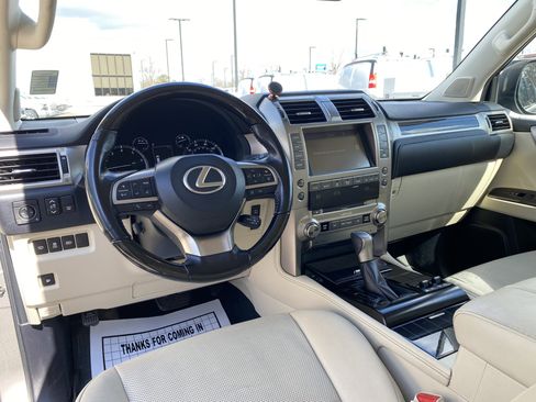 Used 2020 Lexus GX 460 Premium w/ Premium Package image 34