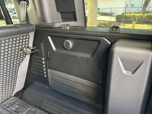 Used 2020 Land Rover Defender 110 SE image 42