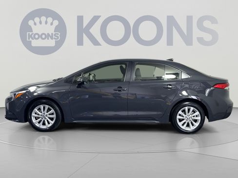 Used 2025 Toyota Corolla LE w/ LE Premium Package FWD image 2
