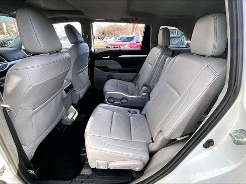 Used 2019 Toyota Highlander XLE image 19
