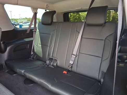 Certified 2019 Chevrolet Suburban LT w/ Luxury Package AWD/4WD image 11