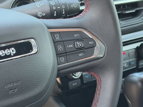 Used 2025 Jeep Compass Trailhawk AWD/4WD image 27