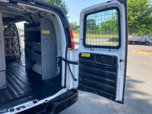 Used 2009 Chevrolet Express 1500 RWD image 11