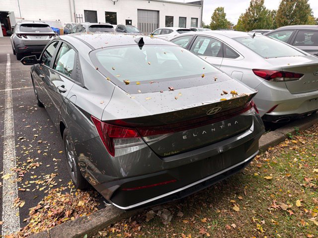 Used 2024 Hyundai Elantra SEL FWD image 11