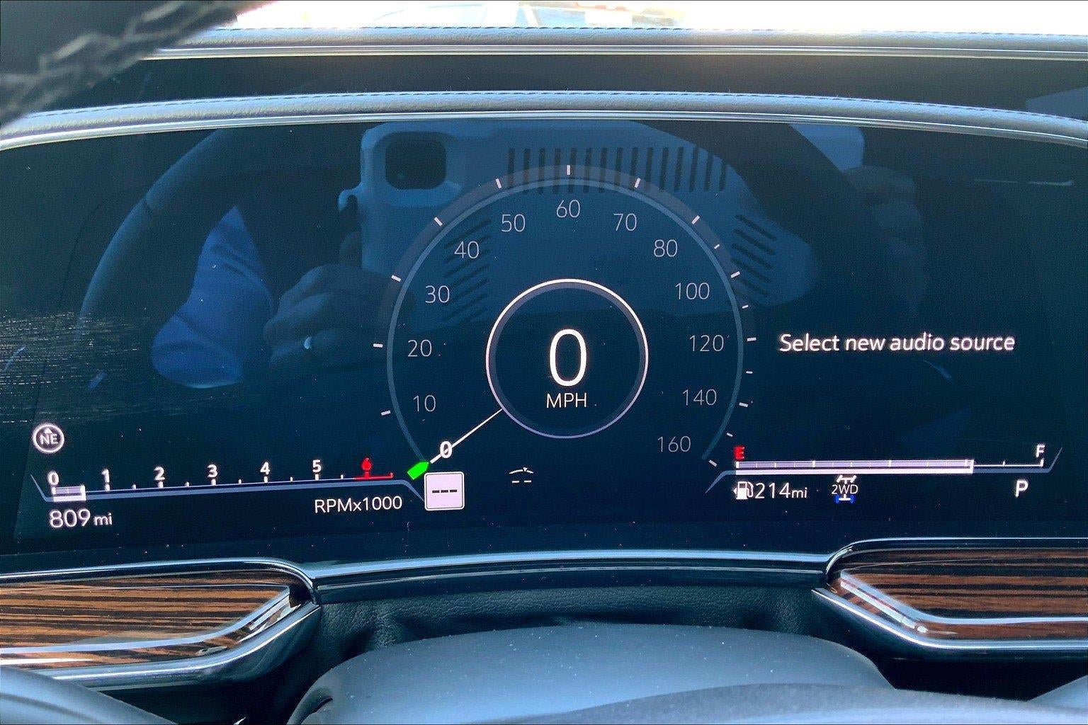Used 2022 Cadillac Escalade Premium Luxury AWD/4WD image 19