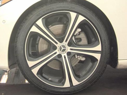 Used 2025 Mercedes-Benz C 300 Sedan image 7