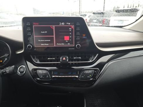Used 2022 Toyota C-HR Limited FWD image 16
