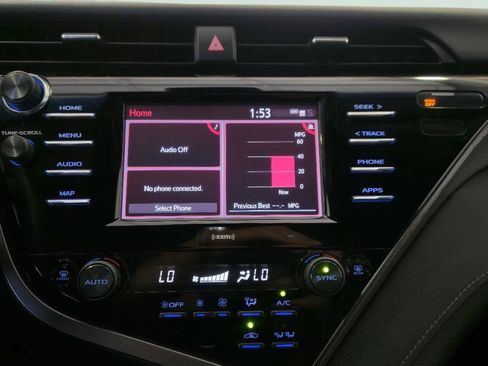 Used 2020 Toyota Camry SE FWD image 18