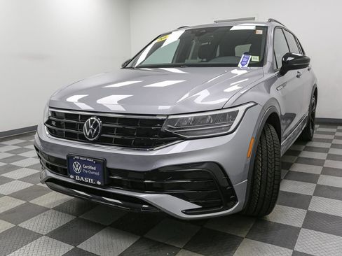 Certified 2023 Volkswagen Tiguan SE R-Line FWD image 5