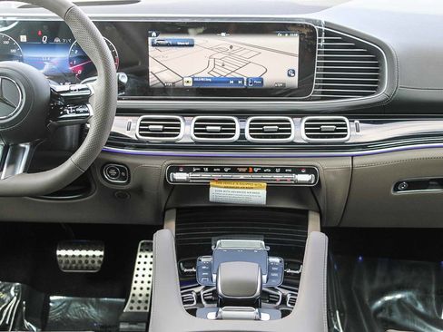 New 2026 Mercedes-Benz GLS 580 4MATIC image 13